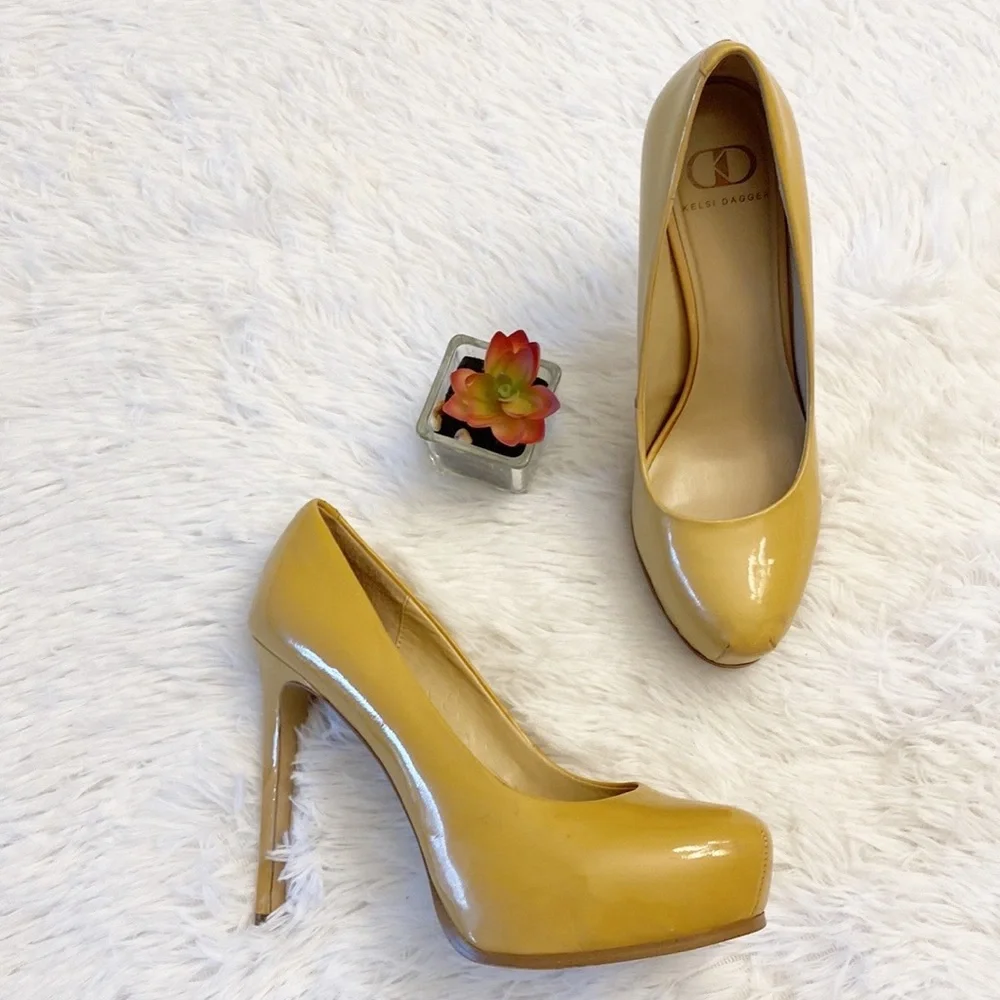 ANTHROPOLOGIE | Kelsi Dagger Tan Patent Leather Platform Heels women size 8